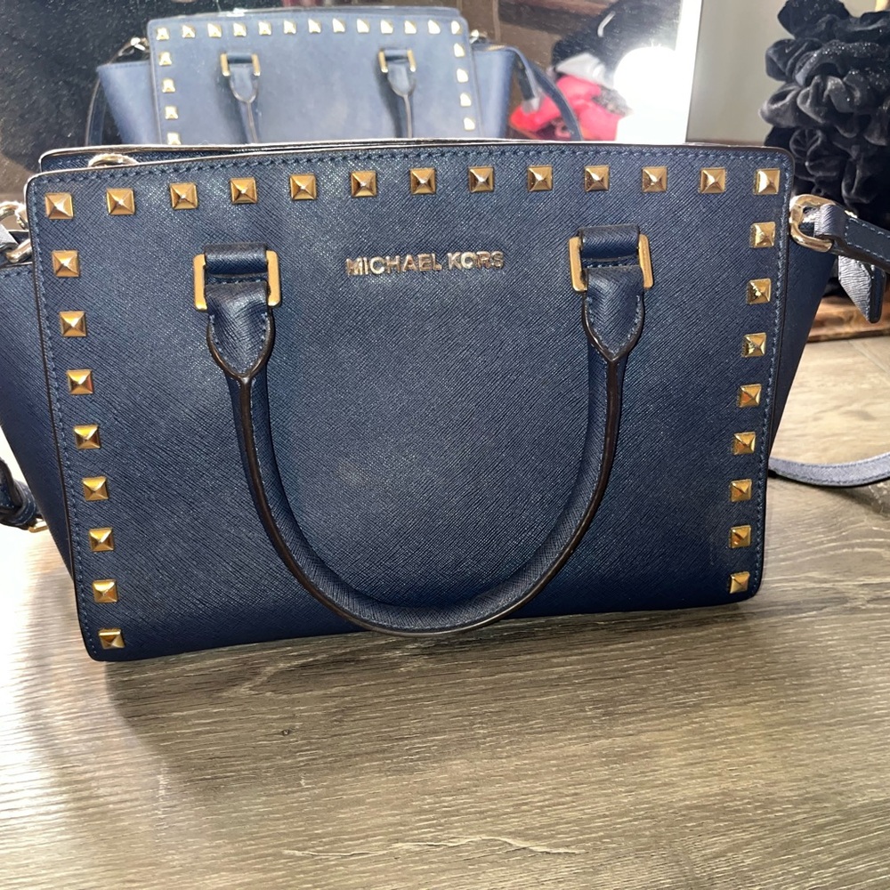 Great condition Michael Kors Purse is used shown in photos!